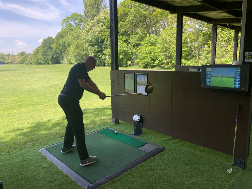 Altrincham Golf Course extends its driving range availability and reopens its Toptracer bays